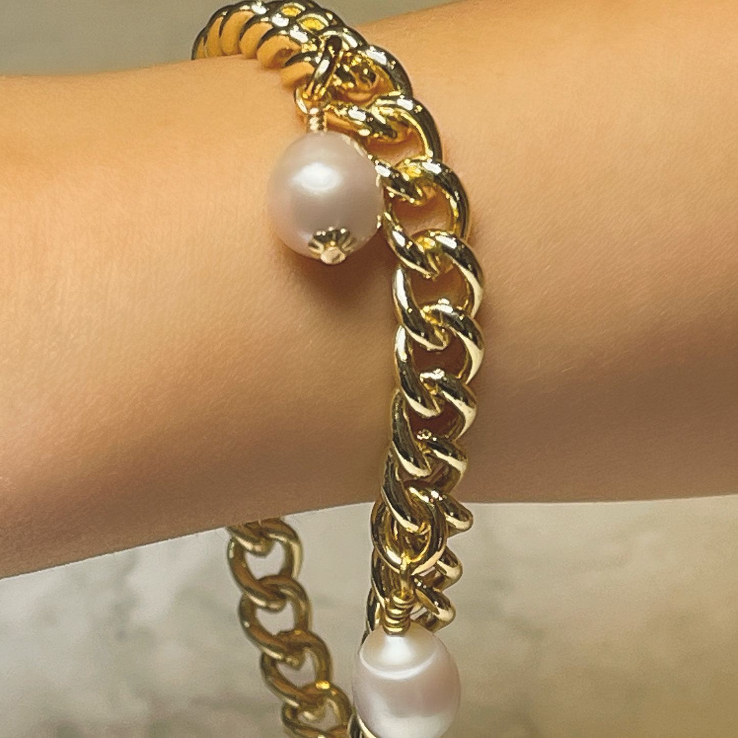 SILVANA gold curb chain and freshwater pearl bracelet