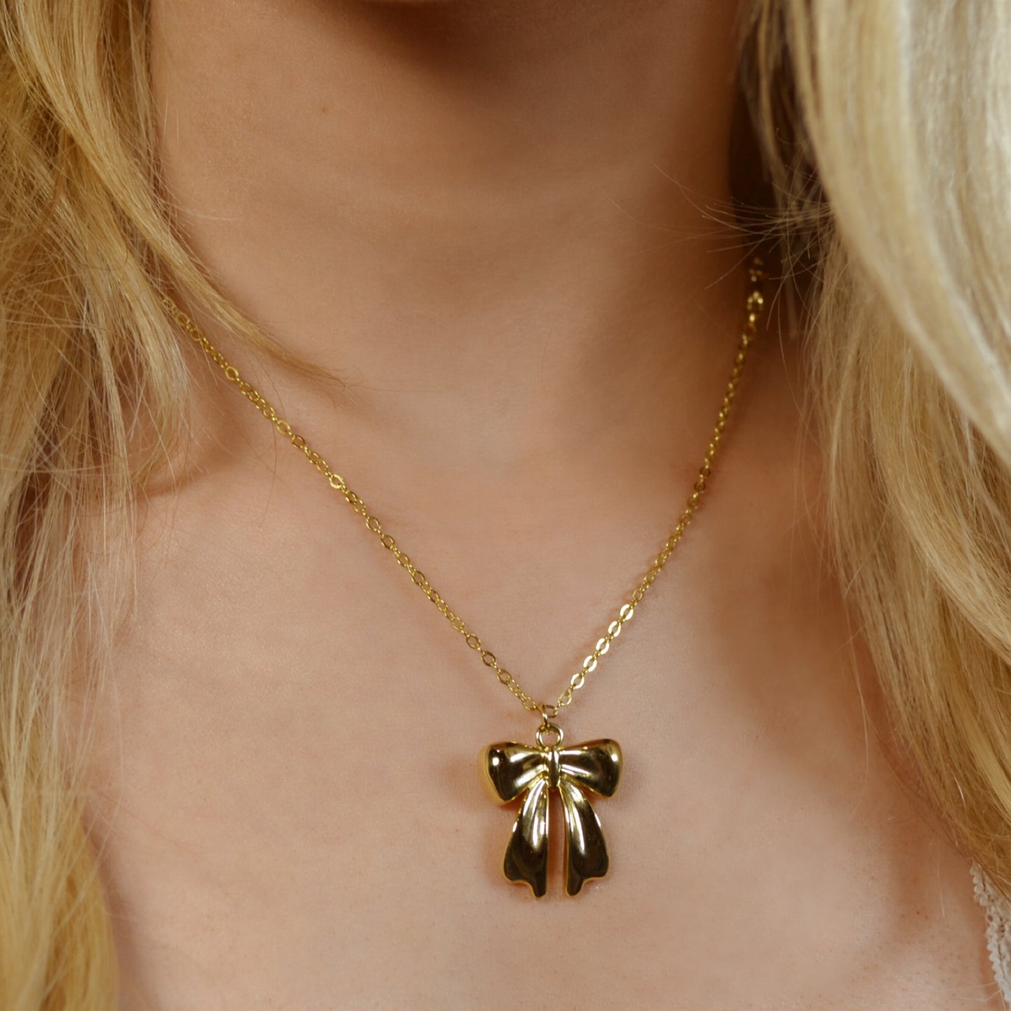 CLARA gold bow pendant and chain