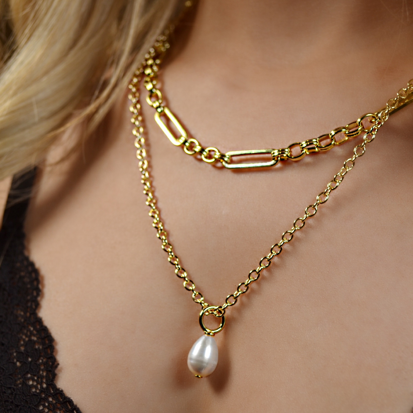 ELKA gold freshwater pearl pendant with chunky cable chain