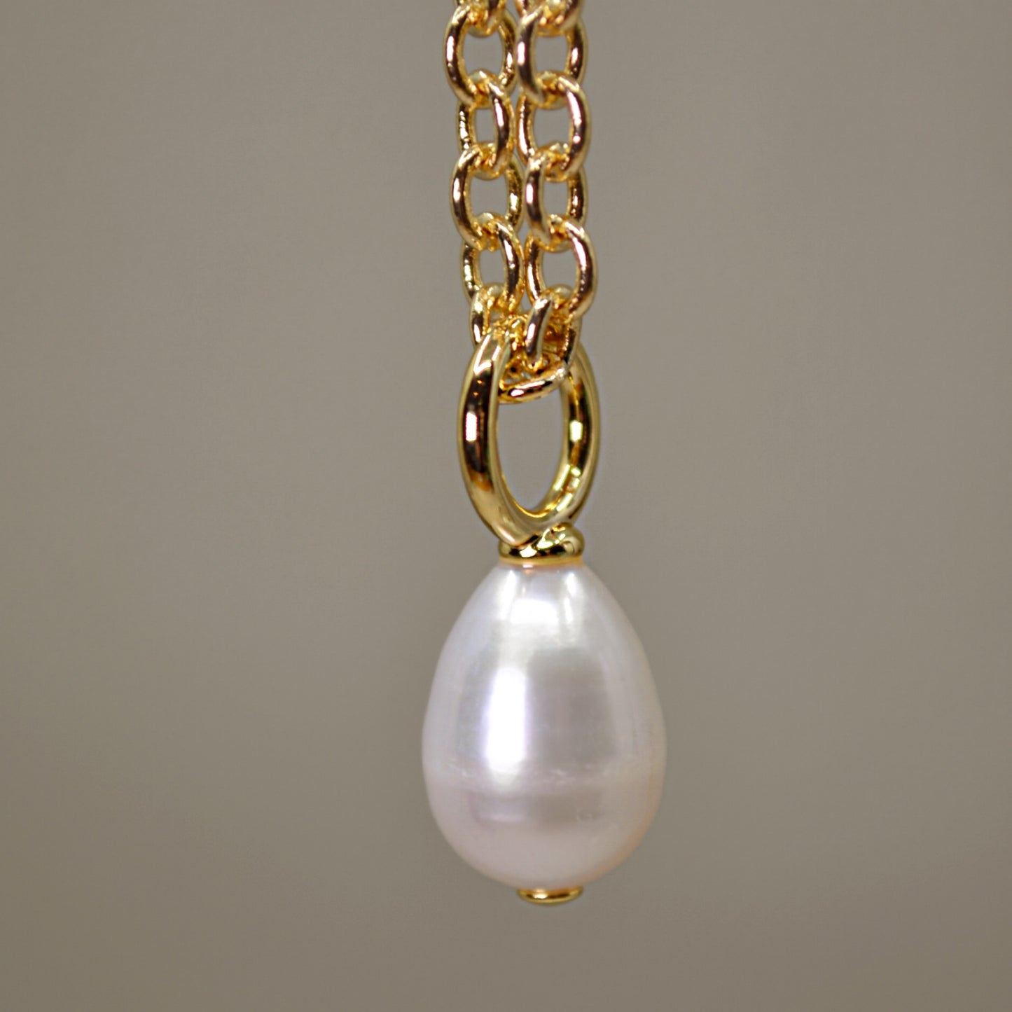 ELKA gold freshwater pearl pendant with chunky cable chain