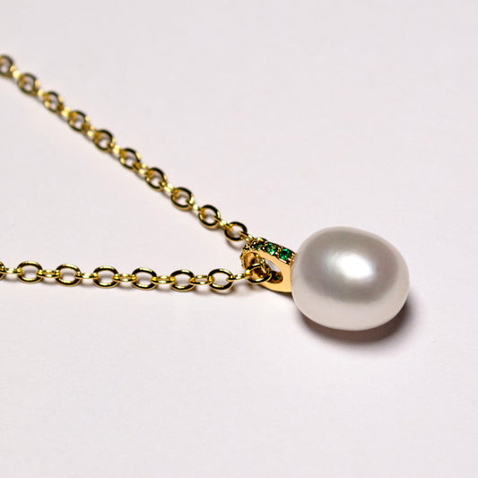 HOLLY gold and pearl pendant necklace