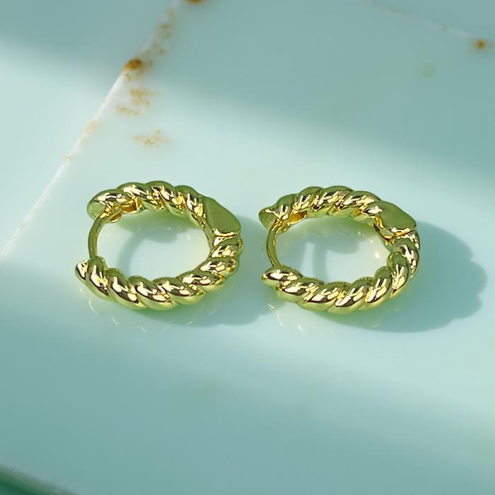 ISOBEL gold hoop earrings