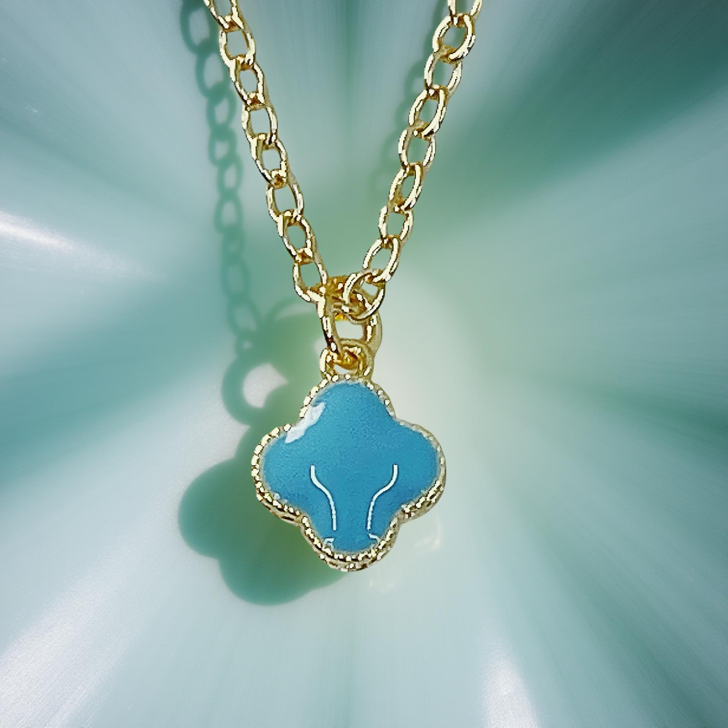 NAPOLI quatrefoil gold enamel and pearl shell pendant