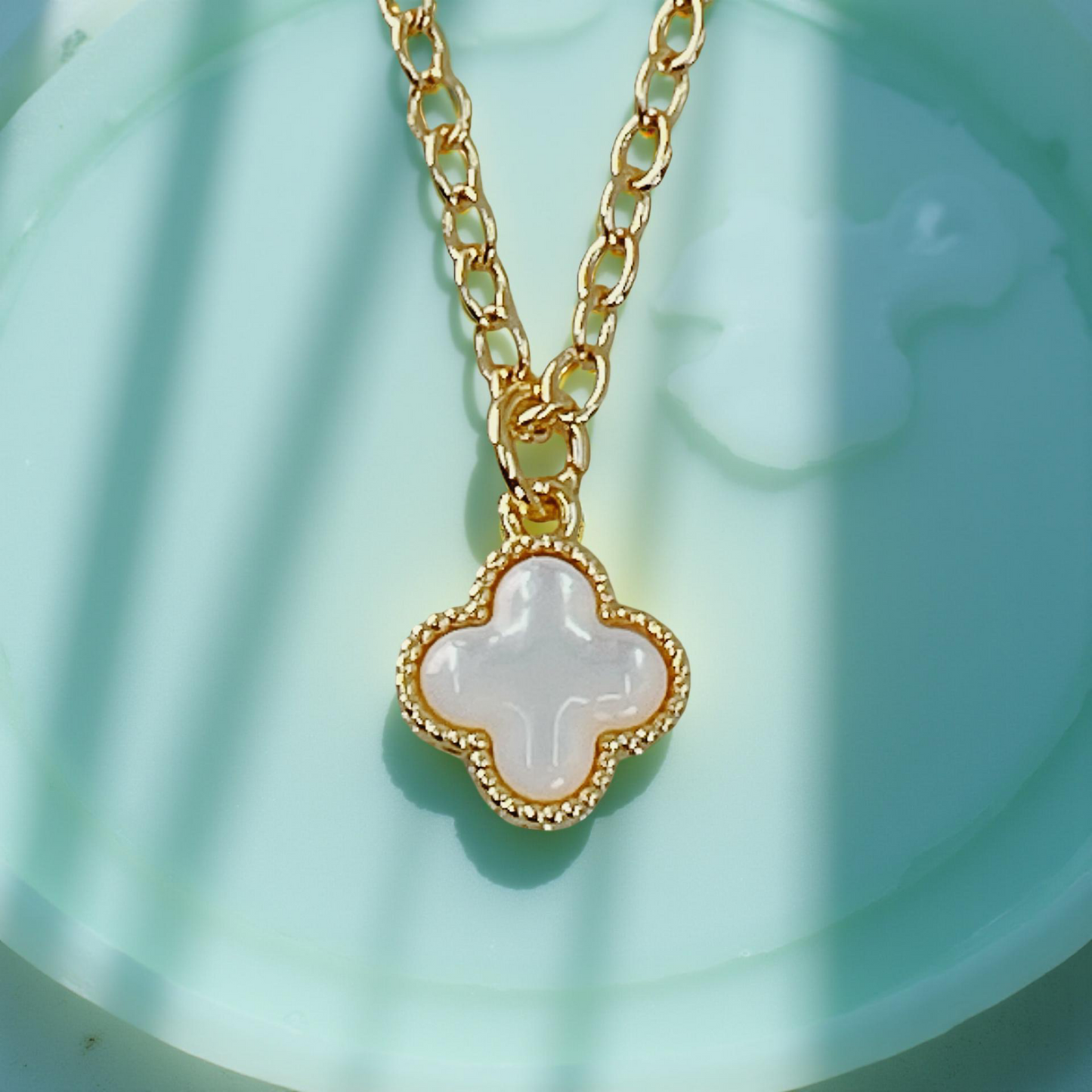 NAPOLI quatrefoil gold enamel and pearl shell pendant