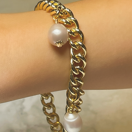SILVANA gold curb chain and freshwater pearl bracelet