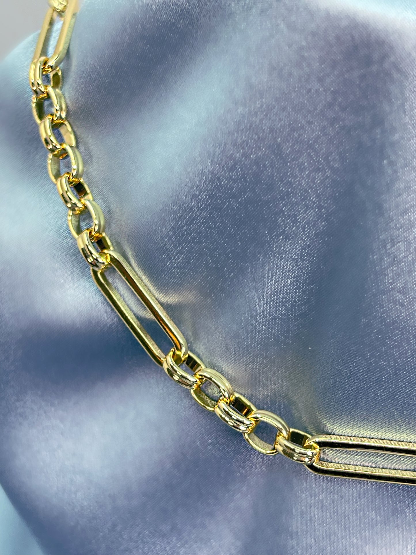 VIRNA bold gold chain link necklace