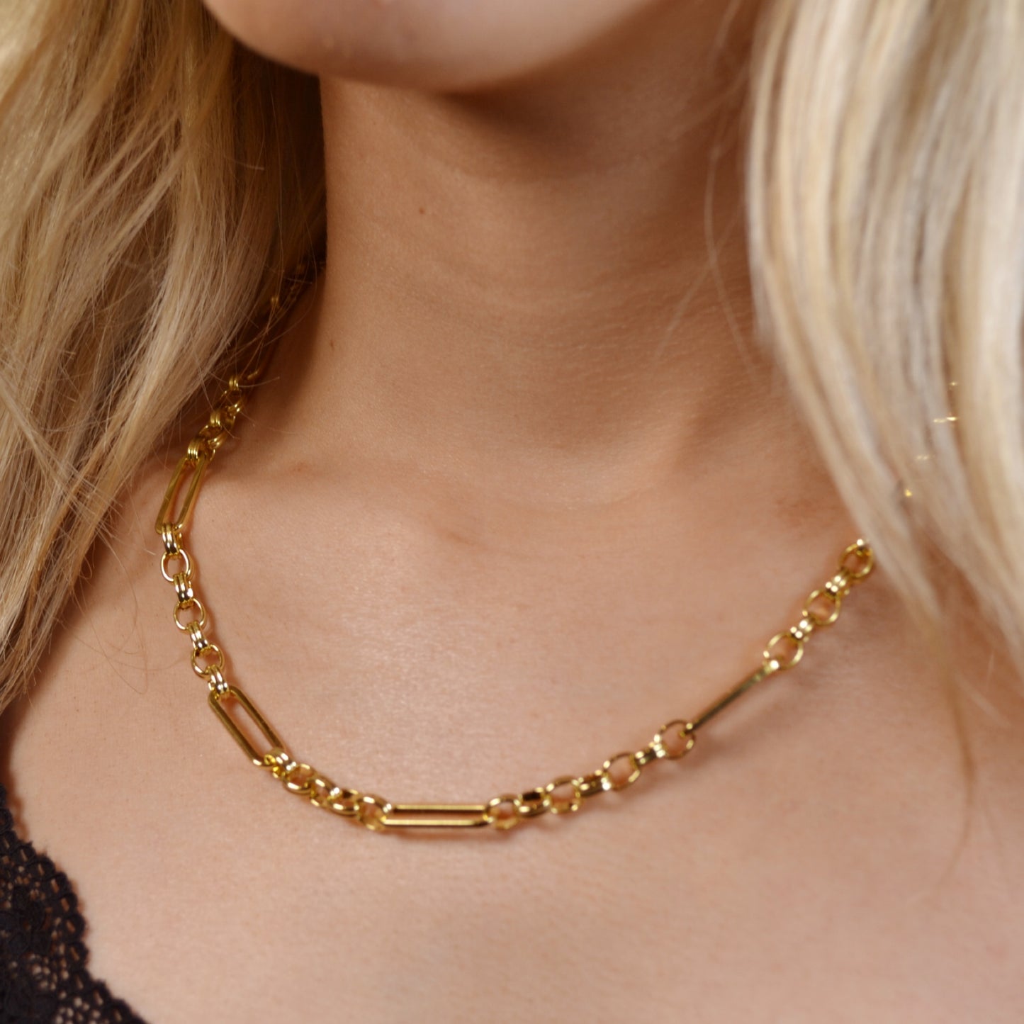 VIRNA bold gold chain link necklace